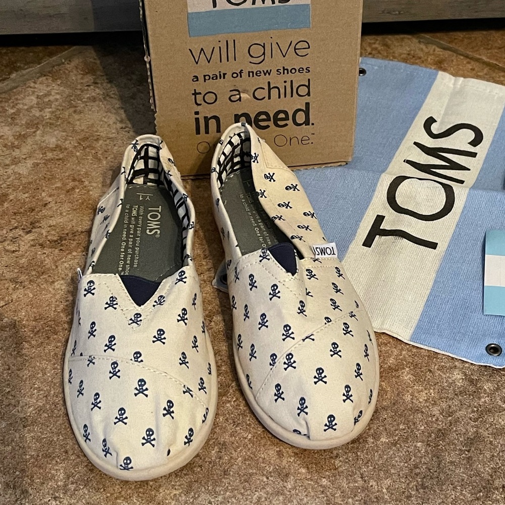 TOMS Classic Canvas Skull Slip On Y1